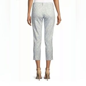 Robert Graham Blue and White Panclaire Paisley Print Capris / Size 14